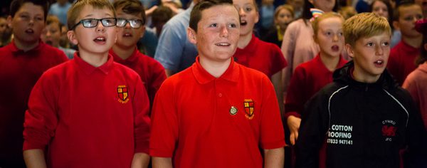 Can Sing Celebration Llandudno 15 June 2017 credit Paul Sampson 110 Paul Sampson A large group of school children singing, three boys in the foreground.