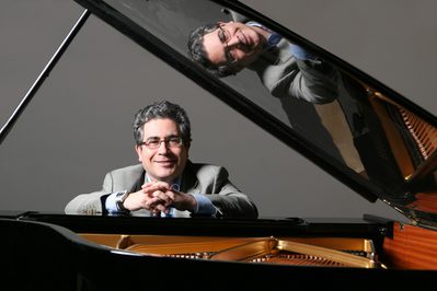 Carlo Rizzi WNO Music Director 2007 credit Neil Bennett 0008
