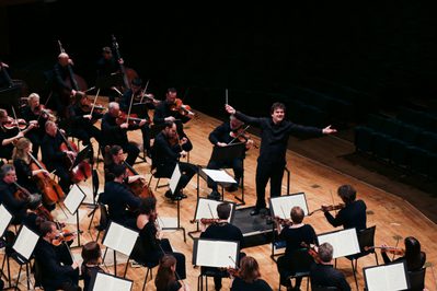 Gi J WNO Orchestra 105