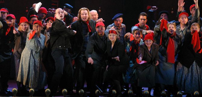 021 Chorus The Chorus of WNO credit Brian Tarr 2004 WEB