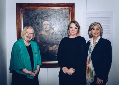 Ann Jones Am Madeleine Shaw And Lesley Garrett With Portrait Of Lady Rhondda On International Womens Day 8 3 2018 Photo Credit Sioned Birchall For The National Assembly For Wales 12