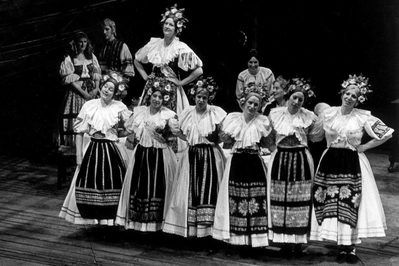 Jenufa 1975 Chorus Scene WEB