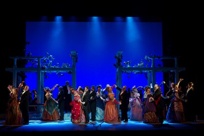 WNO Fledermaus Cast of Fledermaus Credit Clive Barda 0781 fledermaus adj