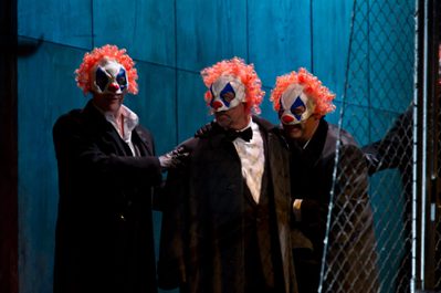 WNO Rigoletto WNO Chorus credit Clive Barda 0259