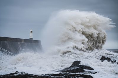 Peter Grimes - Exploring the Sea Interludes - Dramatic Wave by Lighthouse