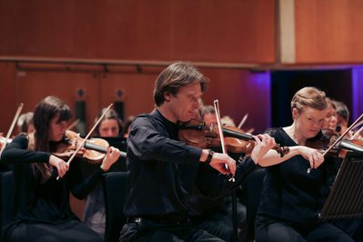 Gi J WNO Orchestra 76