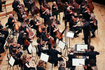 WNO Orchestra 104 Tomas Hanus photo credit Gareth Iwan Jones
