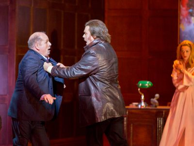 WNO Boulevard Solitude Adrian Thompson Moniseur Lilaque Benjamin Bevan Lescaut Sarah Tynan Manon Lescaut Photo Credit Johan Persson 01418
