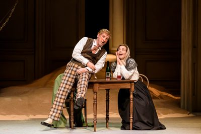WNO Der Rosenkavalier Brindley Sherratt Baron Ochs Lucia Cervoni Octavian Photo Credit Bill Cooper 0528