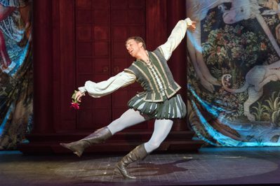 Alan Burkitt Bill Calhoun and Lucentio WNOs Kiss Me Kate photo credit Richard Hubert Smith 2622