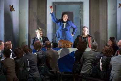 WNO Macbeth Luis Cansino Macbeth Mary Elizabeth Williams Lady Macbeth Bruce Sledge Macduff And Miriam Murphy Lady In Waiting Photo Credit Richard Hubert Smith 7789