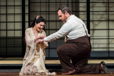 WNO Madam Butterfly Karah Son Cio Cio San Jonathan Burton Pinkerton Photo Credit Jeremy Abrahams 18