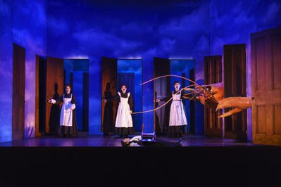 WNO The Magic Flute Jennifer Davis First Lady Kezia Bienek Second Lady Emma Carrington Third Lady Photo credit Bill Cooper 0022 Bill Cooper 2019 Three maids stand in three doorways, giant lobster comes through side doorways