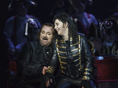 WNO Un ballo in maschera Gwyn Hughes Jones Riccardo Julie Martin du Theil Oscar Photo credit Bill Cooper© 0724 Bill Cooper 2019