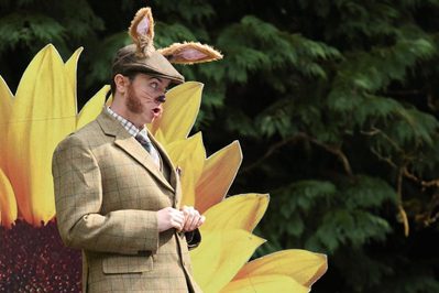 WNO Alices Adventures in Wonderland Aaron OHare March Hare Credit Jimmy Swindells 0272 WEB