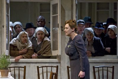 WNO Jenufa Susan Bickley Kostelnicka and WNO Chorus credit Clive Barda 0317