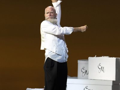 WNO The Makropulos Affair Alan Oke Count Hauk Šendorf photo credit Richard Hubert Smith 2750